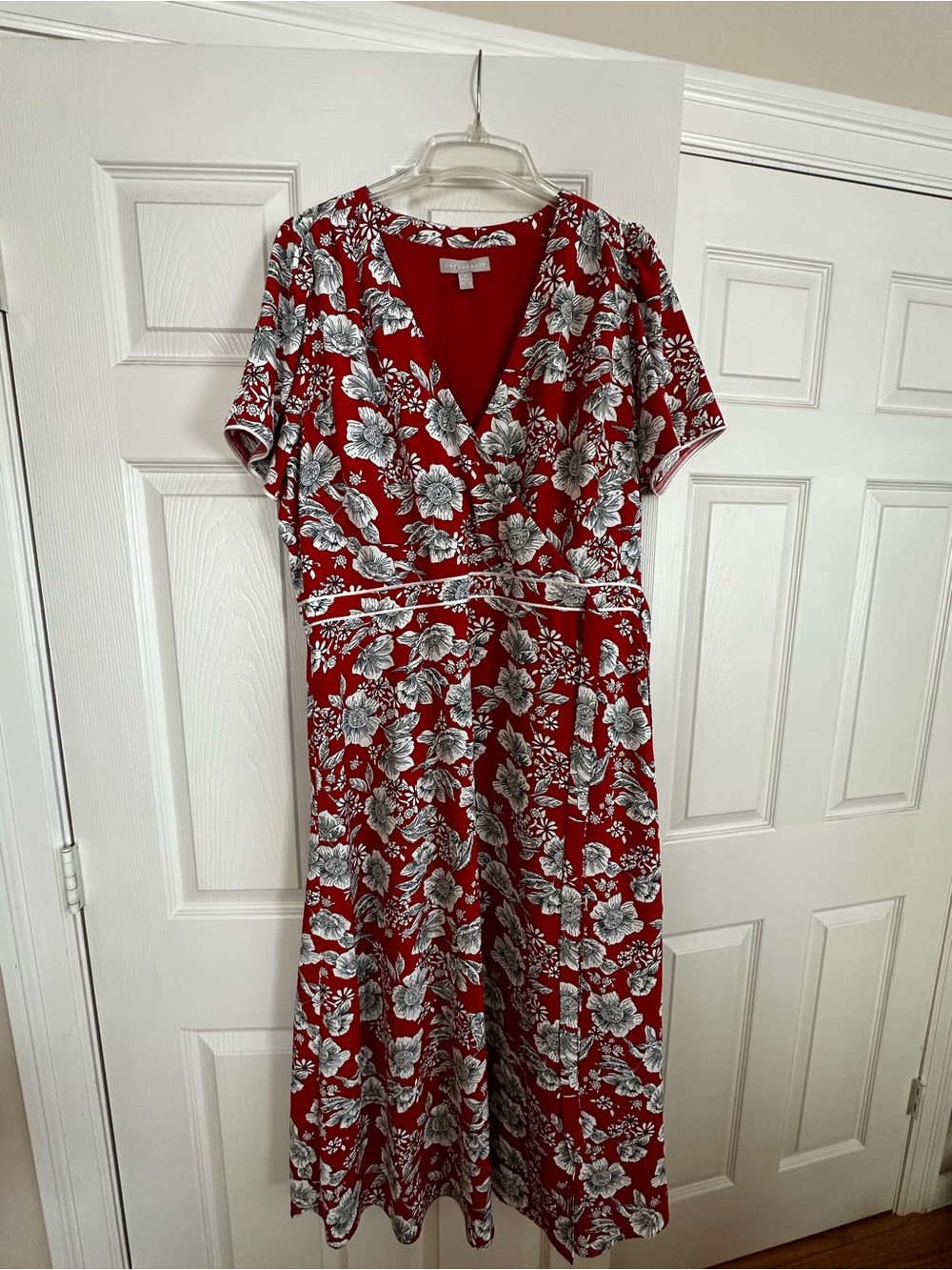 Chelsea28 Red Floral V-Neck Midi Dress